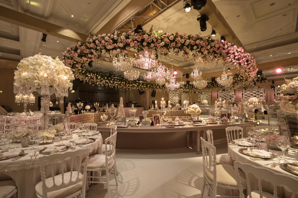 5 Budget-Friendly Decor Ideas For A Stunning Wedding Reception