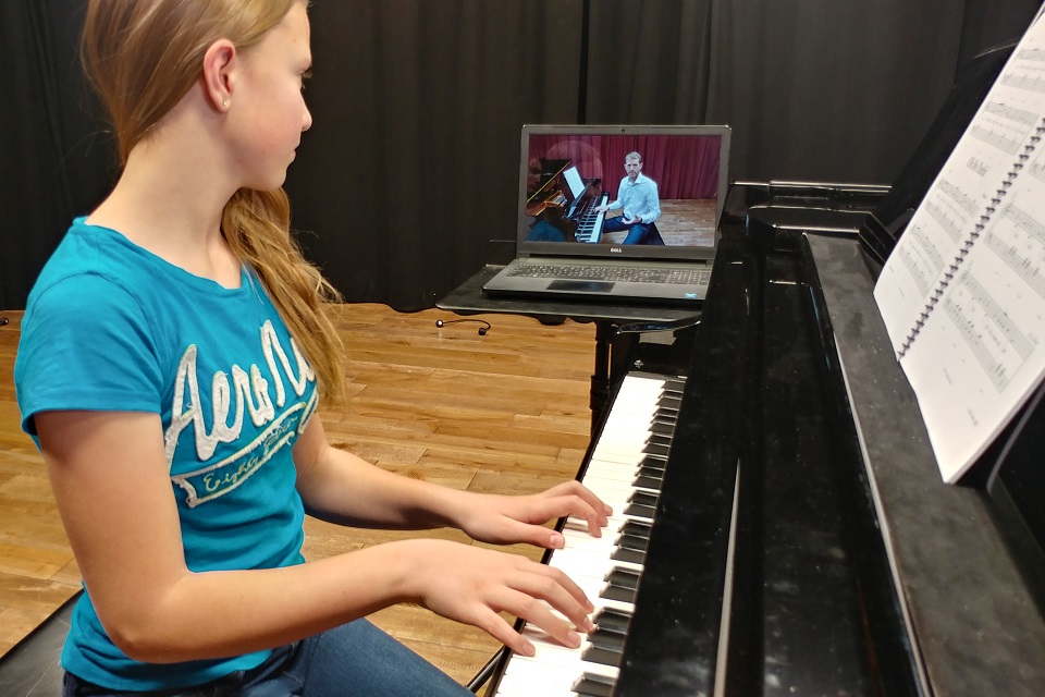 Discover The Advantages Of Learning Piano Online With A Dedicated Teacher