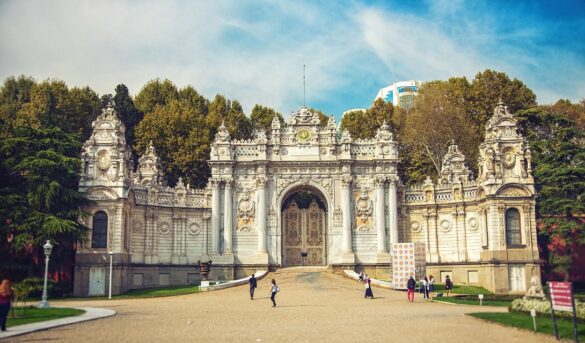 Best Palaces To Visit In Europe
