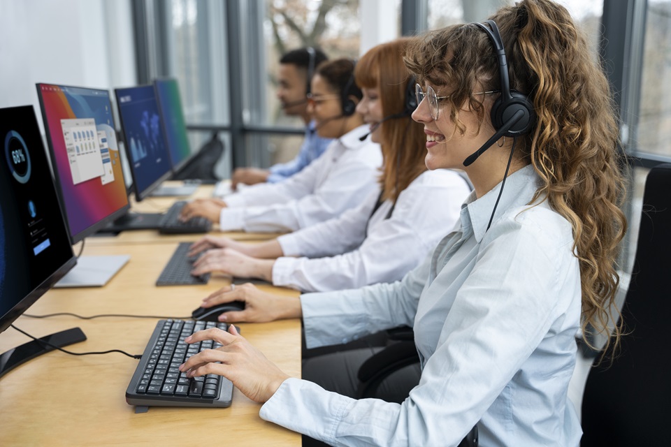 Understanding The Definition Of A Contact Center & Its Role In Customer Service