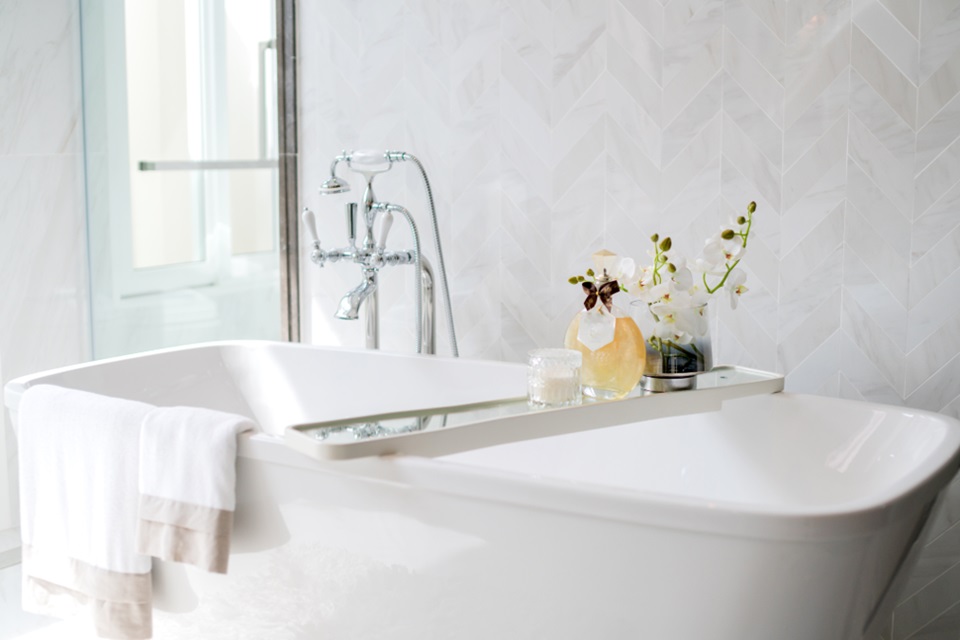 How To Properly Caulk Your Bathtub – Step By Step Guide