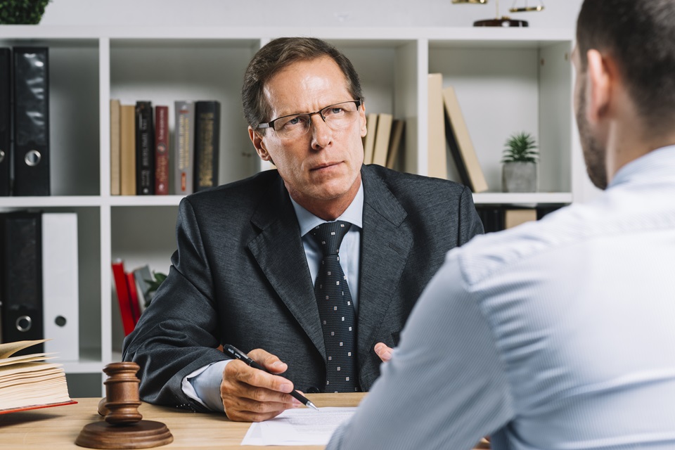 The Benefits Of Hiring A Criminal Defense Lawyer
